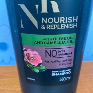 TRESemme Botanique Nourish & Replenish With Olive Oil & Camellia Oil Shampoo New
